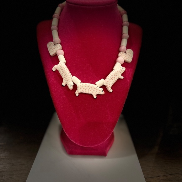 Parrot Pearls Ceramic Vintage Piglet Necklace - Picture 4 of 12